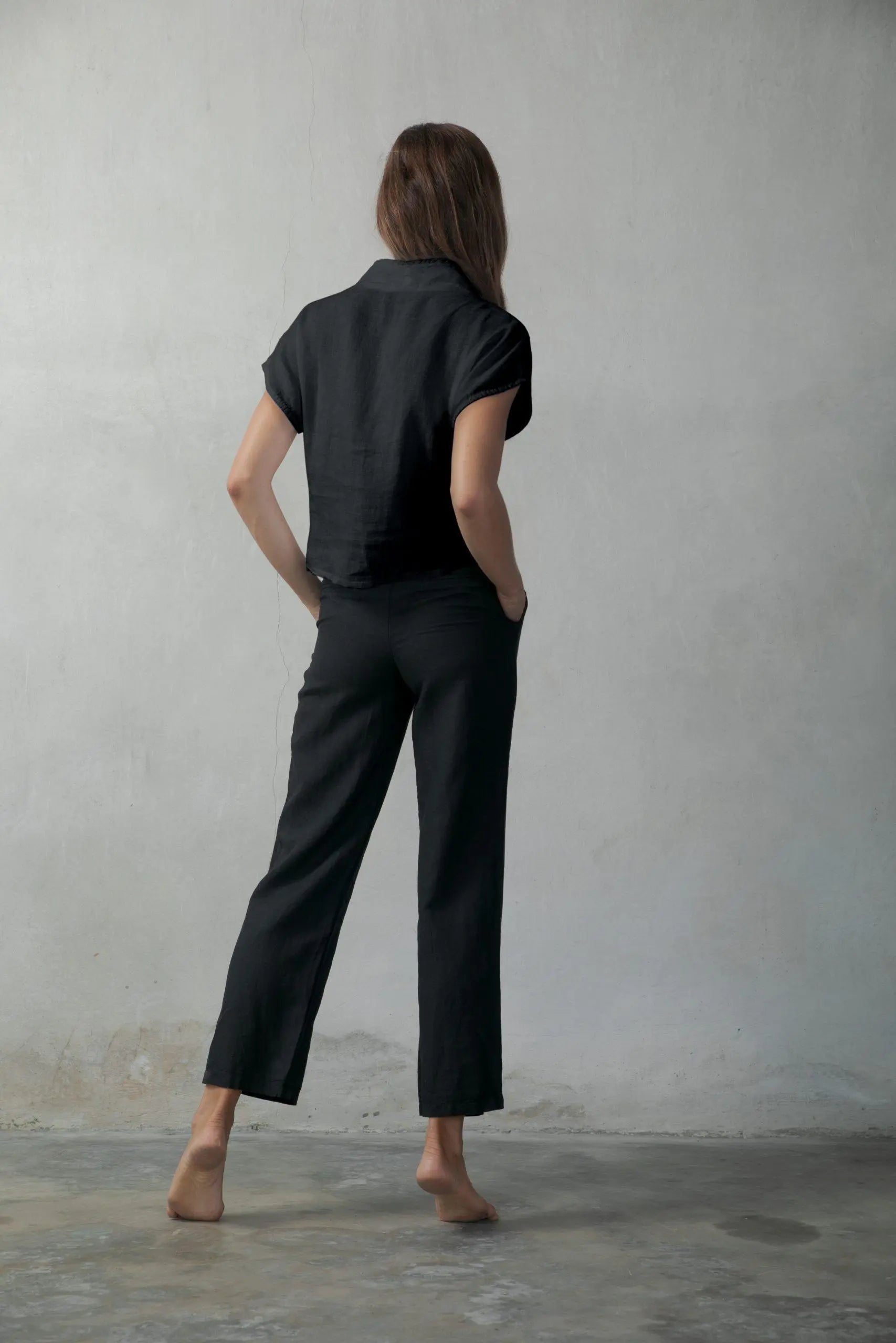 Cropped Collo Alto Linen Top Black - Luxmii