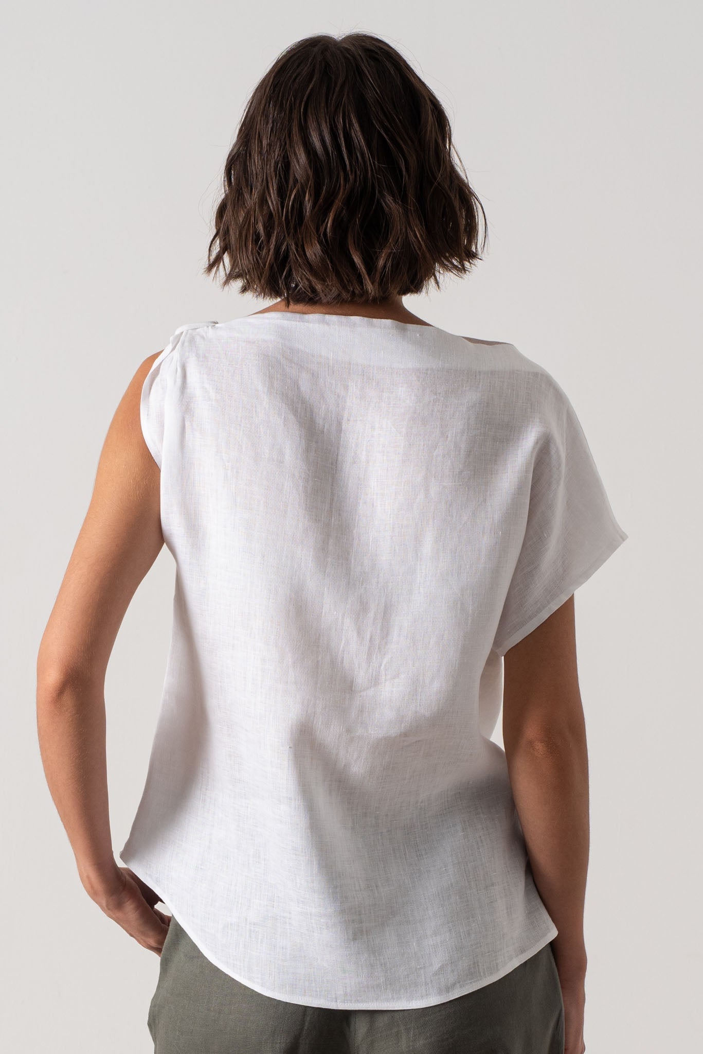 Asymmetrical Linen Knot Top White Luxmii