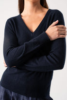 Essenza V-Neck Cashmere Sweater Navy Luxmii