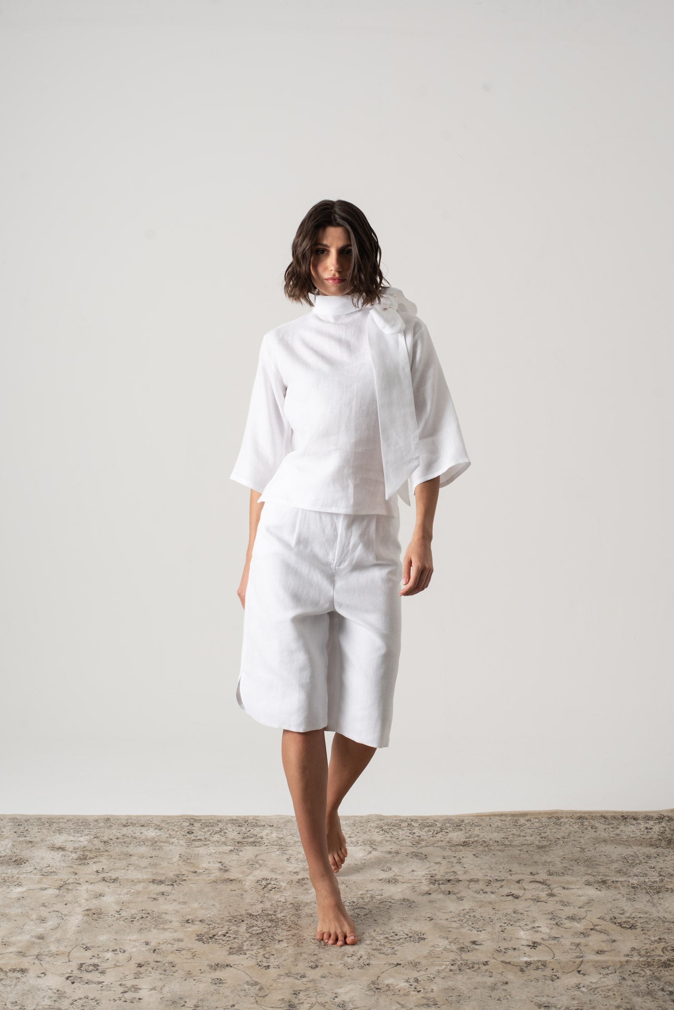 Jager Bermuda Linen Shorts White Luxmii