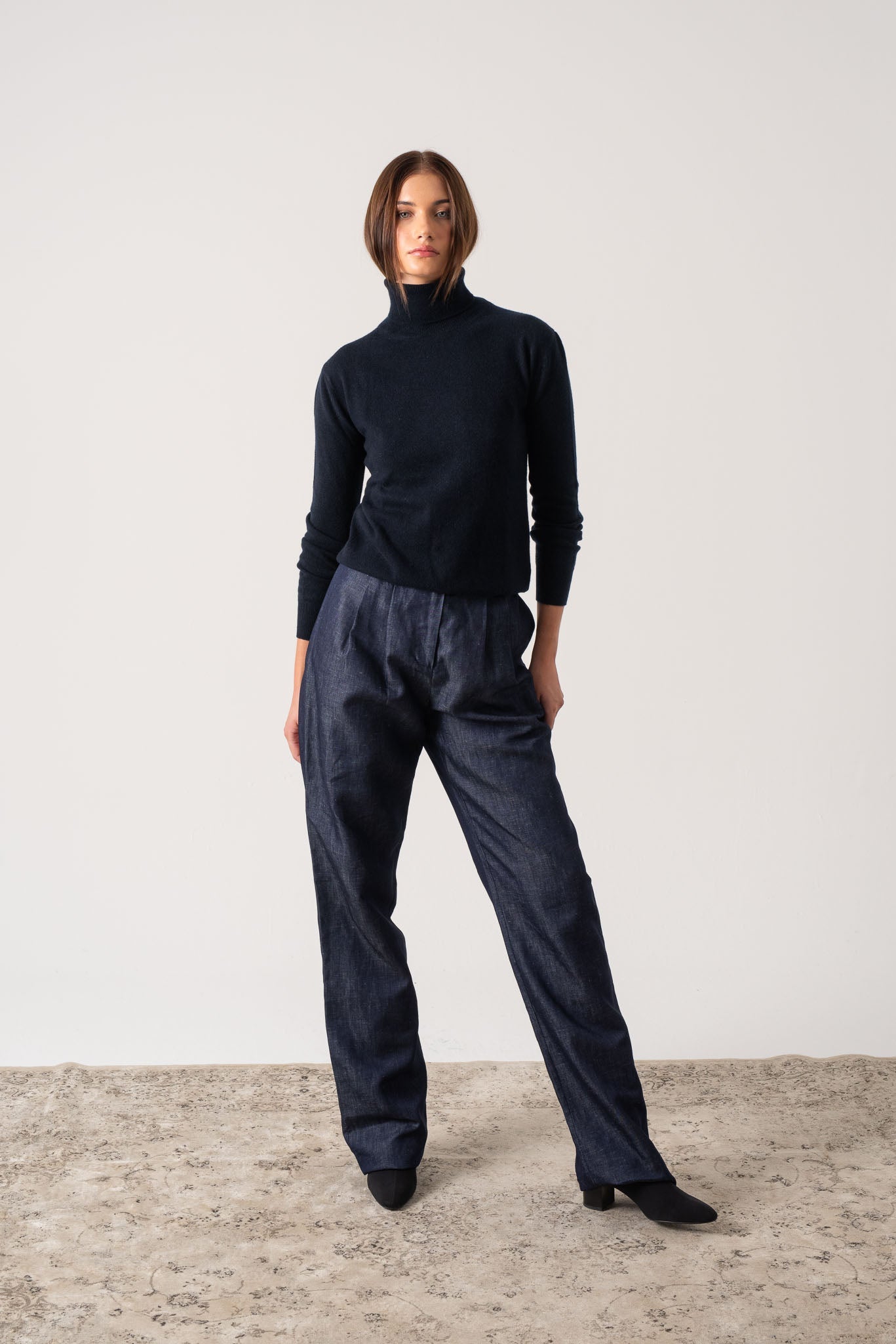 Ombra Cashmere Turtleneck Sweater Navy Luxmii