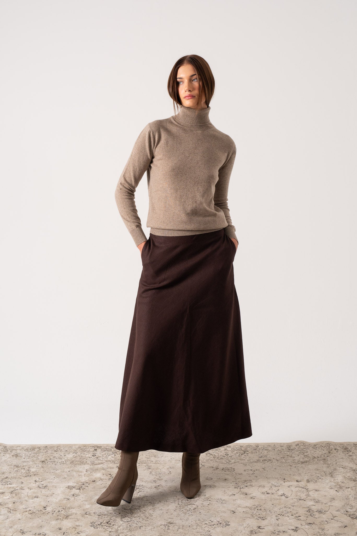 Ombra Cashmere Turtleneck Sweater Taupe Luxmii