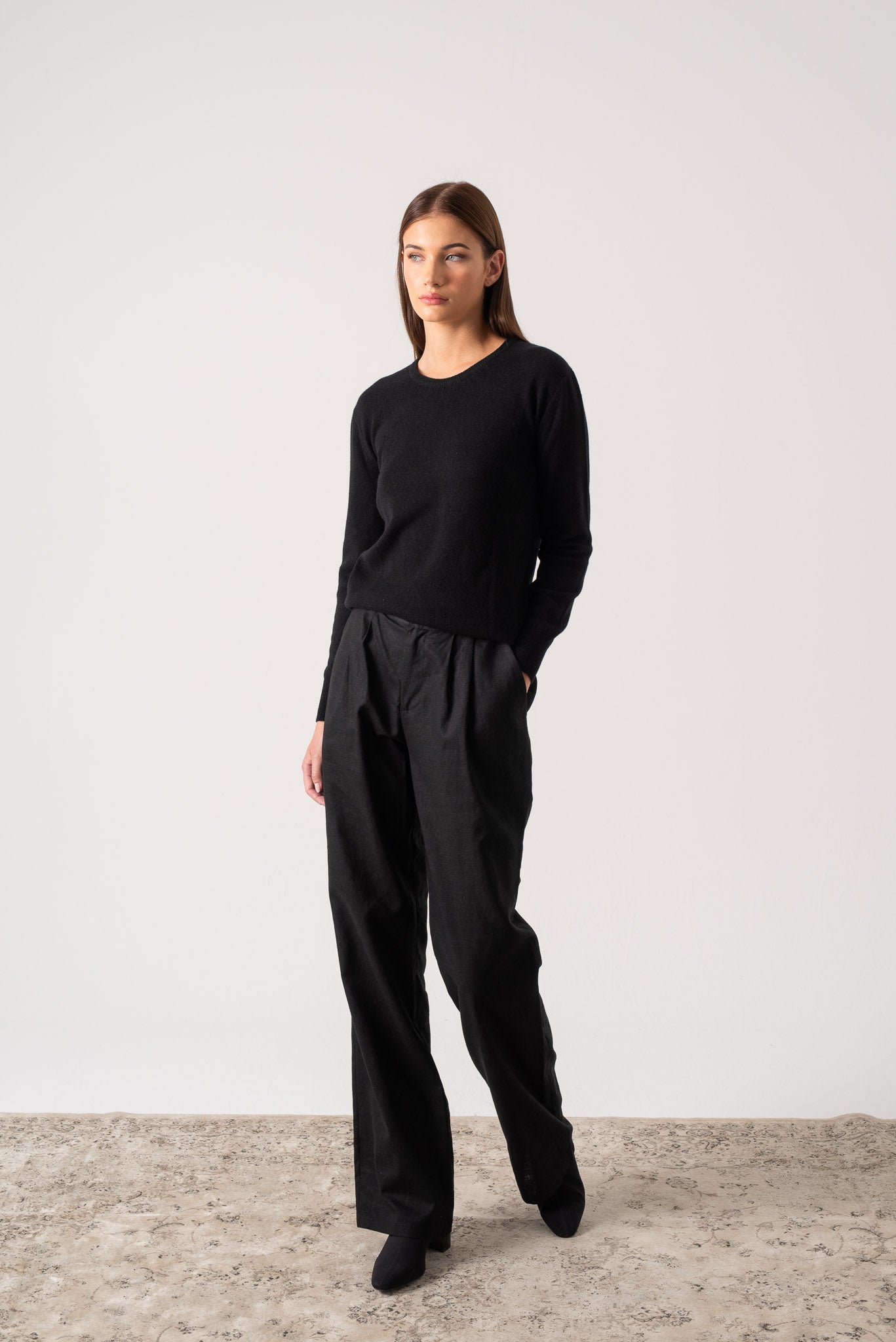 Velare Crewneck Cashmere Sweater Black Luxmii