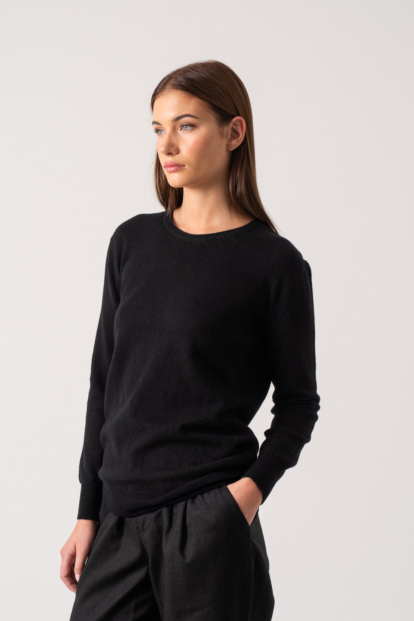 Velare Crewneck Cashmere Sweater Black Luxmii