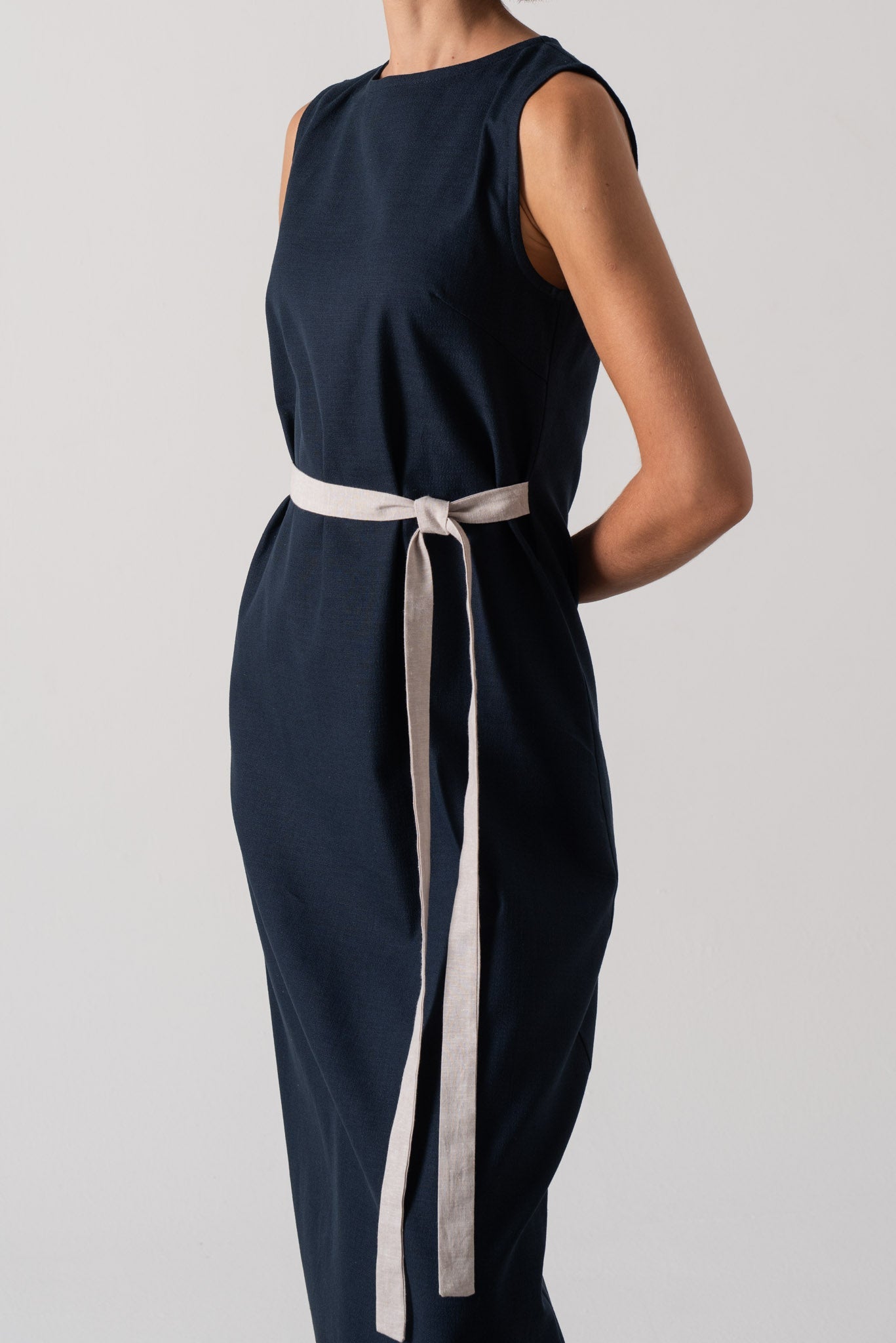 Zuri Linen Midi Dress in Navy Luxmii